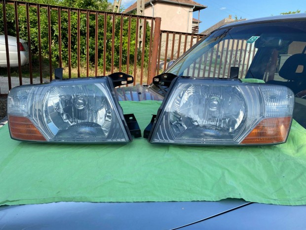 Mitsubishi Pajero eredeti Japán első lámpák, fényszórók, príma állapot