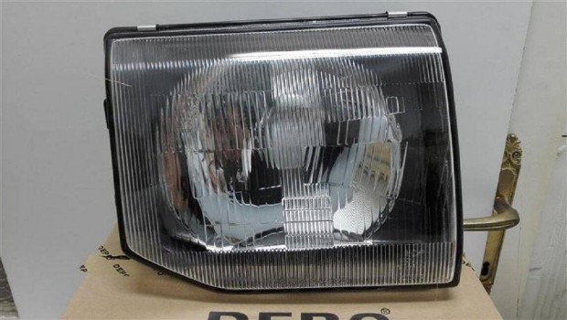 Mitsubishi Pajero f�nysz�r� jobb 1992 -> 1998 (H4)