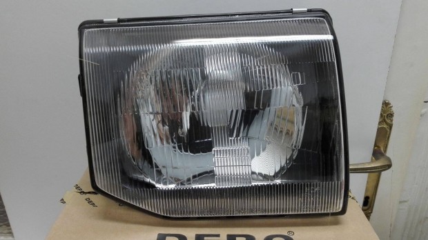 Mitsubishi Pajero fényszóró jobb 1992 -> 1998 (H4)