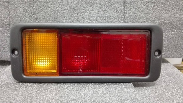 Mitsubishi Pajero hátsólámpa bal 1992 -> 2003 alsó üres 255x100mm