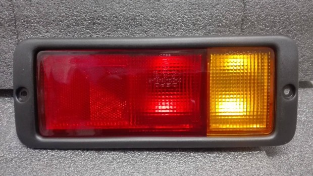 Mitsubishi Pajero hátsólámpa jobb 1992 -> 2003 (lök) üres 255x100mm
