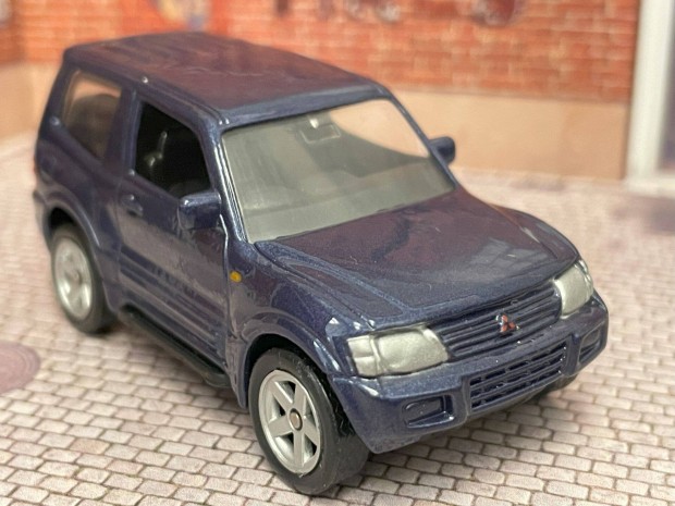 Mitsubishi Pajero modell aut - Welly 1:64 mret