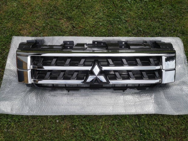 Mitsubishi Pajero vadonatúj hűtőrács