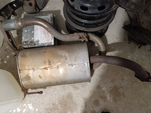 Mitsubishi Space Runner h�ts� kipufog� dob