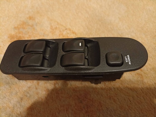 Mitsubishi Space Star, Carisma ablakemel� kapcsol�