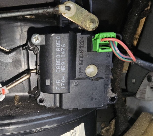 Mitsubishi carisma fütés állító motor 4000