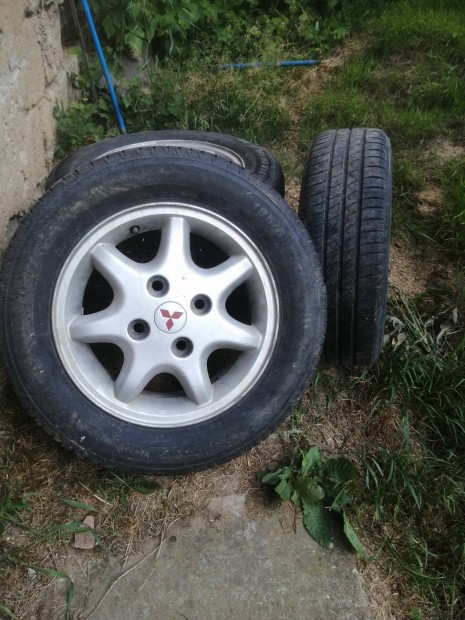 Mitsubishi carisma gyári alufelni gumival eladó
