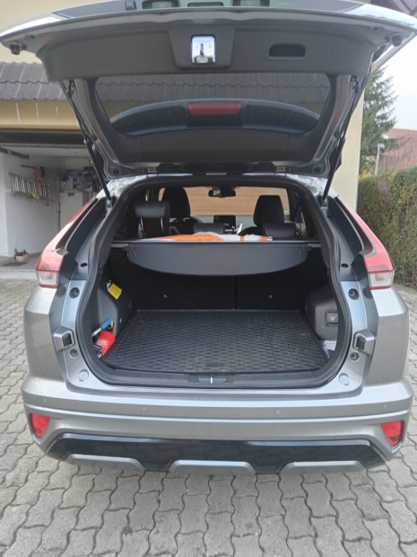 Mitsubishi eclipse cross phev plug-in hybrid 