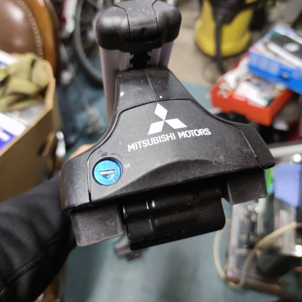 Mitsubishi gyári zárható tetőcsomagtartó