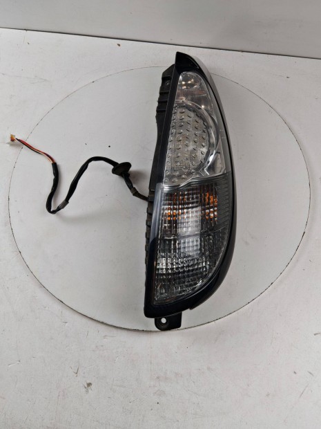 Mitsubishi i-Miev jobb hts lmpa (hasznlt) 8330A682 / 1146-386R