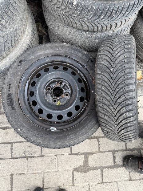 Mitsubishi ker�k 4�vszakos gumikkal, nyom�s�rz�kel�vel