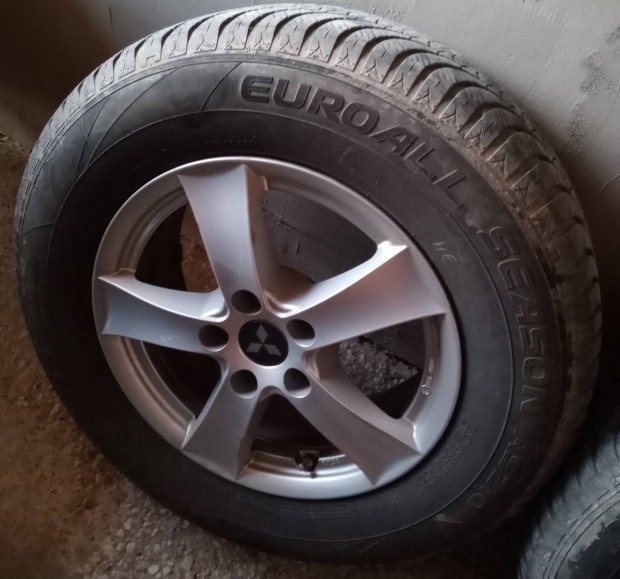 Mitsubishi outlander alufelnik Falken 215/70/16