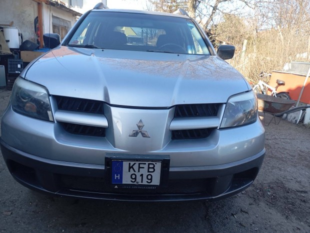 Mitsubishi outlander elad�
