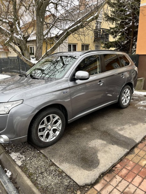 Mitsubishi outlander phev elad