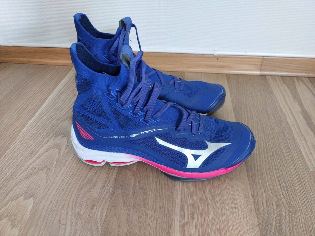 Mizuno wave lightning neo 40-es