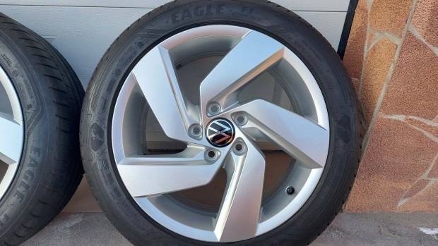 Mmm Gyári 17" VW Golf VIII. /Richmond/ alufelni nyári gumi