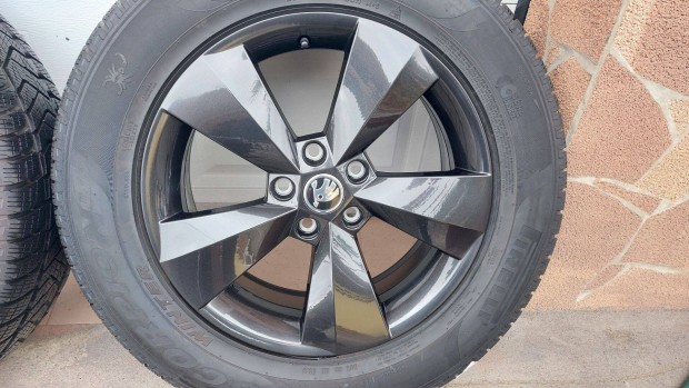 Mmm Gyári ,új szerű Skoda Kodiaq 17 Fekete alufelni ,téli gumi 5x112