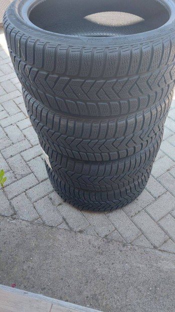 Mmm Gyári szerelésű,újszerű Pirelli 225/40r18 téli gumi