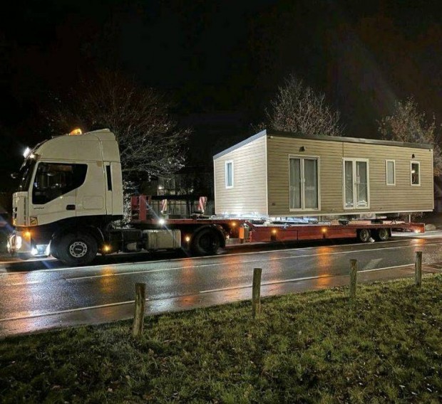 Mobilház szállítás Gépszállítás Daruzás Telepítés