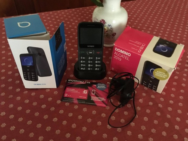 Mobiltelefon nyomgombos Domino Alcatel 2019