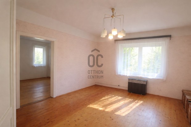 Mocs�n egy saroktelken elhelyezked� csal�di h�zat szeretn�k figyelm�be