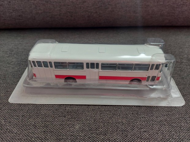 Modell 1:72 busz modell