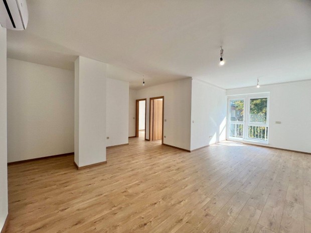 Modern Architekt�r�j� T�rsash�zban Lak�s Elad�