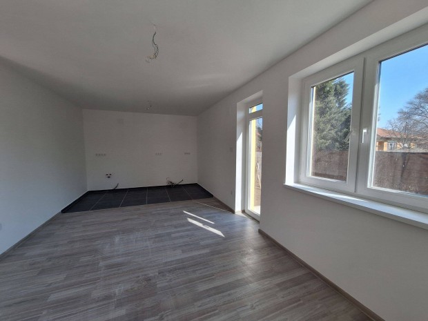 Modern Sorh�zi Otthon Elad� Szolnokon