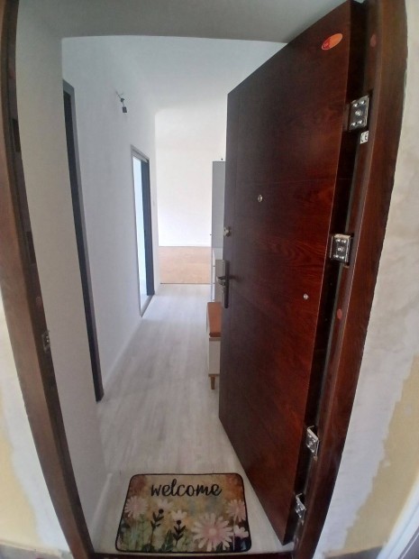 Modern, 1. emeleti lak�s - kiv�l� elhelyezked�ssel