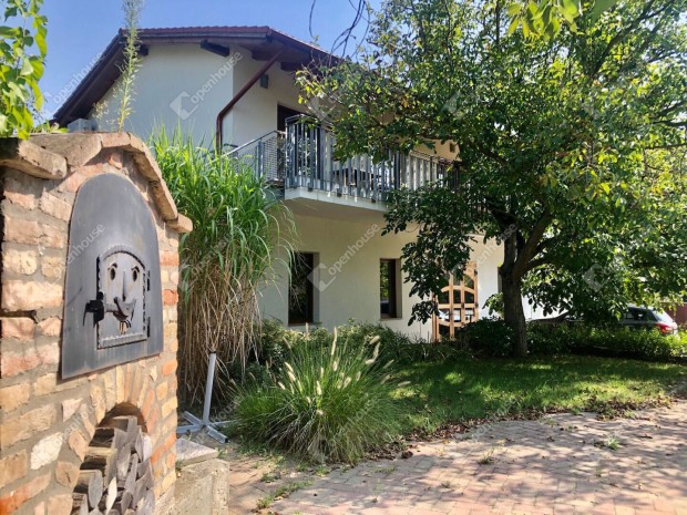 Modern csal�di bor�szat elad�