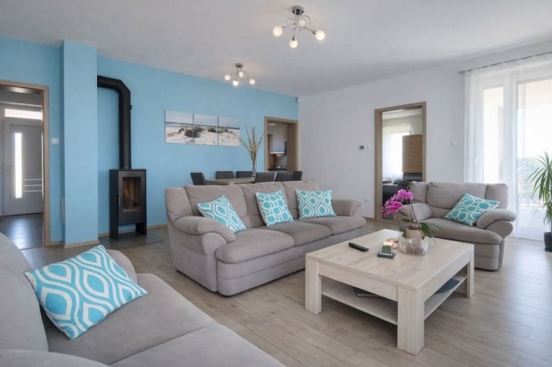 Modern csal�di otthon elad�