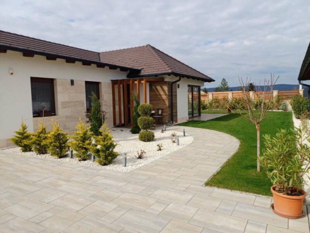 Modern �s energiatakar�kos ikerh�z term�szetk�zeli otthon kiv�...