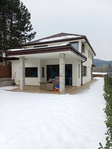 Modern h�z, sz�p k�rnyezet!