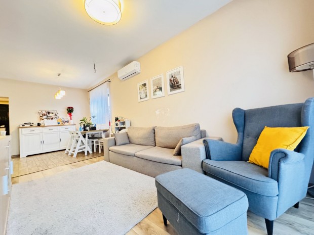 Modern ikerh�z �sszk�zm�ves utc�ban elad�!