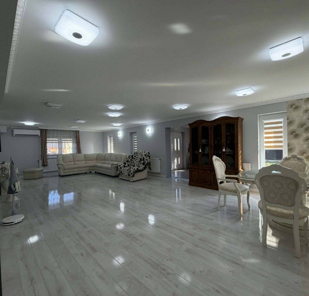 Modern otthon �s �zleti lehet�s�g egy helyen elad� Derecsk�n