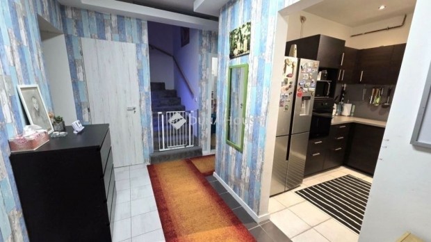 Modern sorh�zi lak�s, �j�p�t�s� r�szen