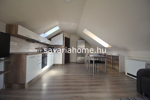 Modern tet�t�ri lak�s elad� K�szegen, lak�parki k�rnyezetben