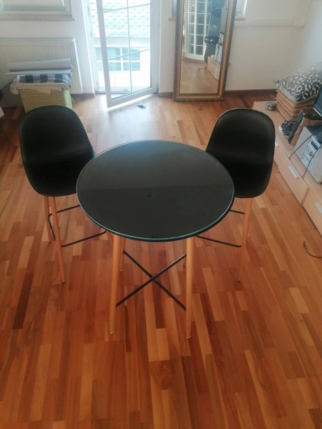 Modern üveges kerek asztal, székekkel