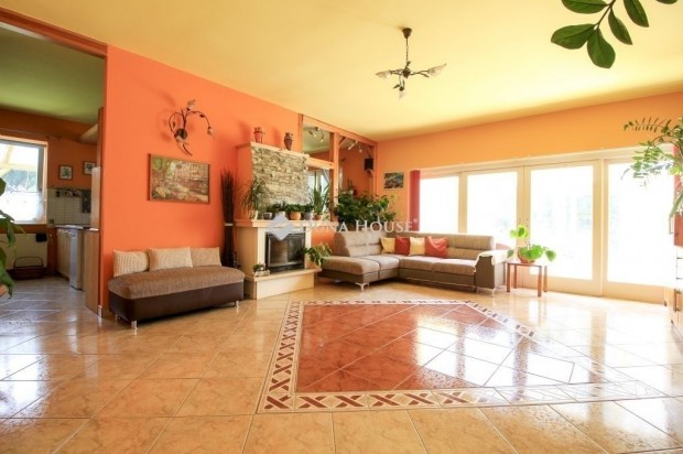 Mogyor�di elad� 180 nm-es h�z