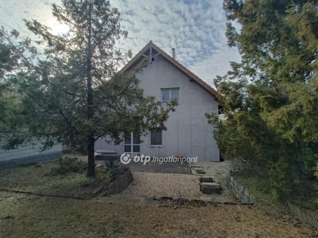 Mogyoródi eladó 186 nm-es ház