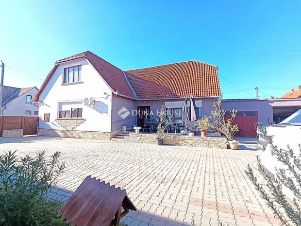 Moh�csi 131 nm-es h�z elad�