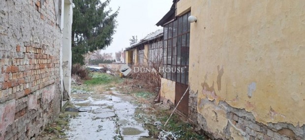 Moh�csi elad� 115 nm-es h�z