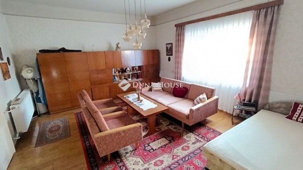 Moh�csi elad� 265 nm-es h�z