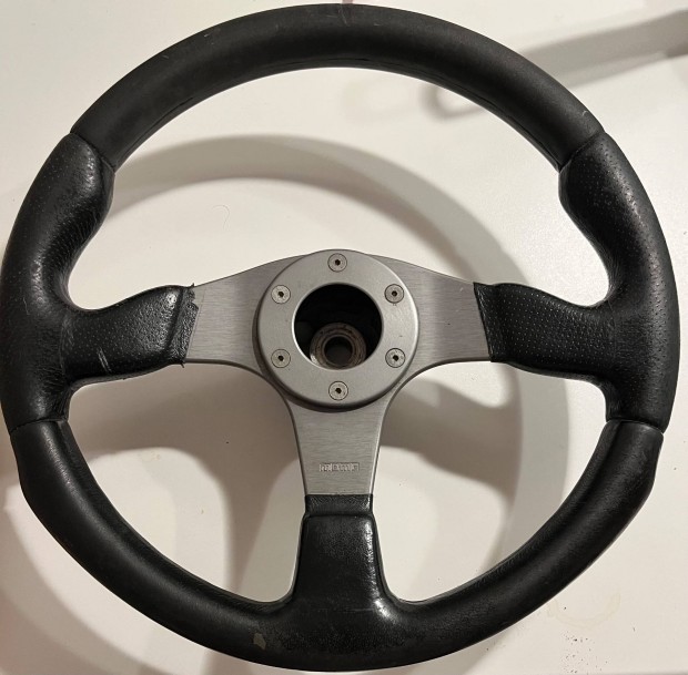 Momo D35 Sportkorm�ny