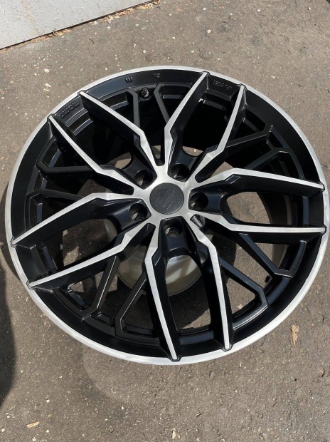 Momo Spider 8.5x19 ET40 5x112 matt fekete alufelni