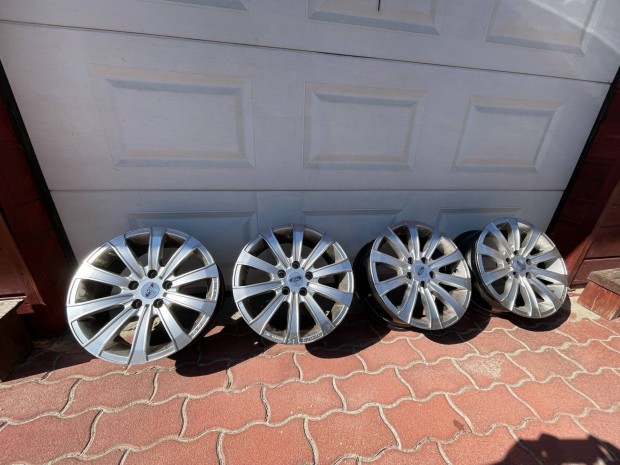 Momo r16 felni