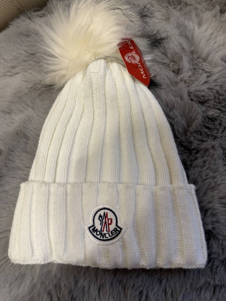 Moncler fehr sapka