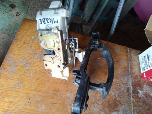 Mondeo mk3 bal első ajtózárszerkezet komplett
