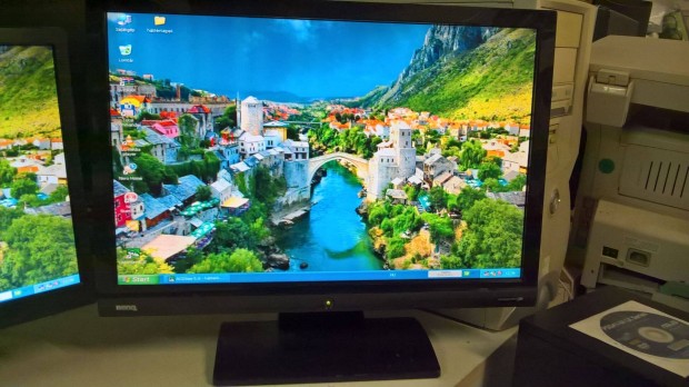 Monitor 20"-os