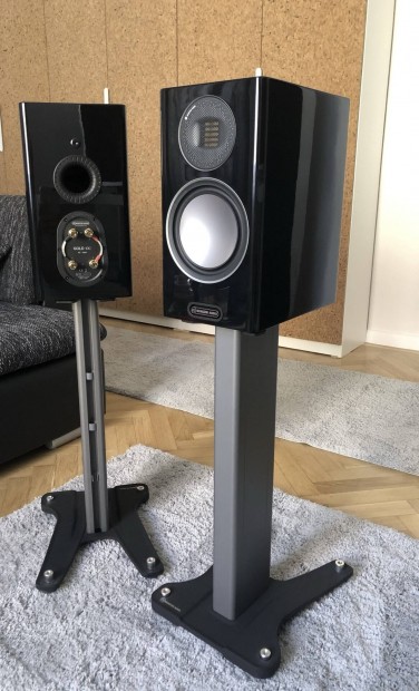 Monitor Audio Gold 100 Piano Black + Gold-Stand llvny